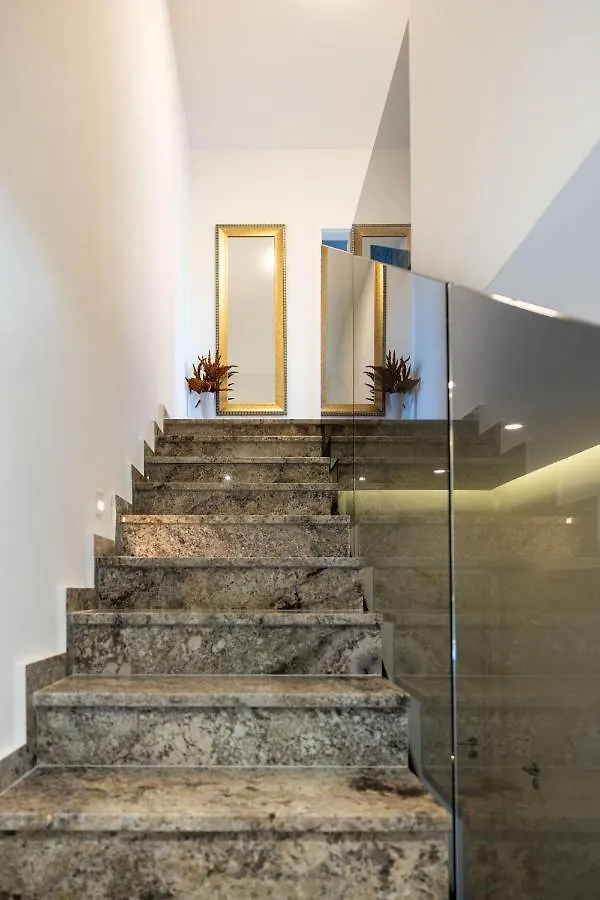 Villa Noah Sisan