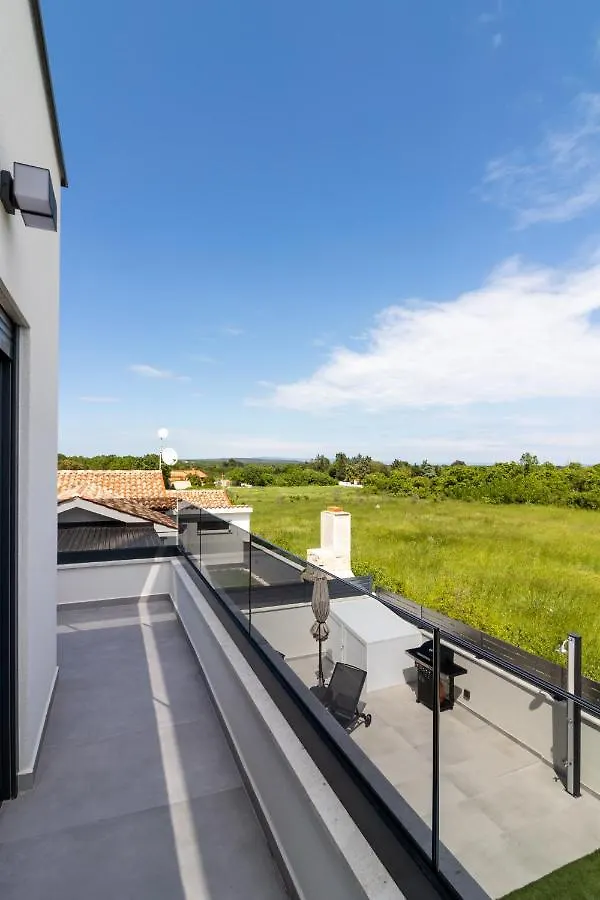 Villa Noah Sisan