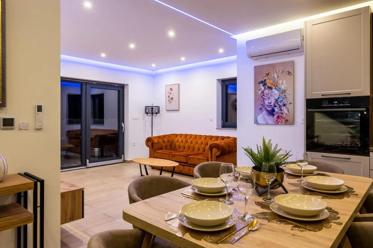Villa Noah Sisan