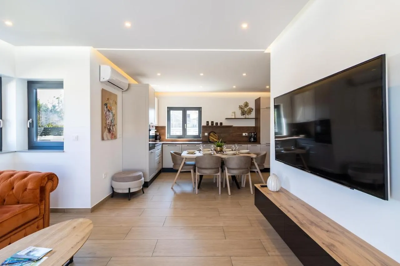 Villa Noah Sisan