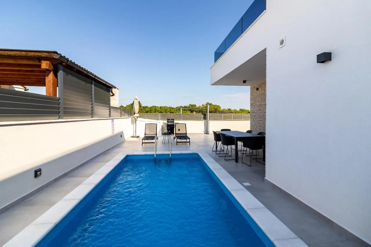 Villa Noah Sisan